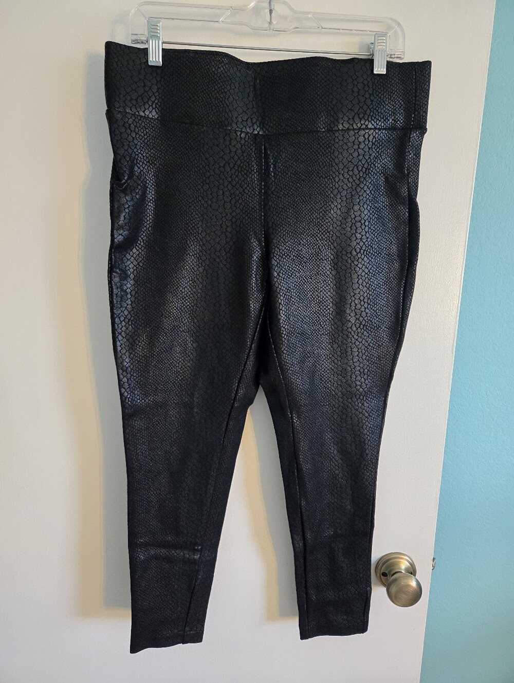 Torrid Black Faux Leather Snakeskin Leggings 0